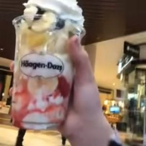 Meet your Posher, Eva